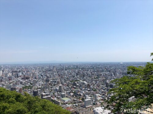 円山頂上眼下に札幌の市街地