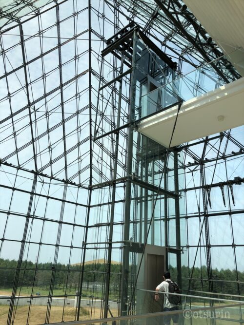 モエレ沼ガラスのピラミッドエレベーター