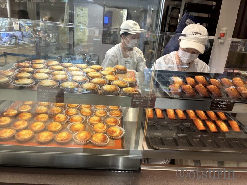 KINOTOYA BAKE 丸井今井店 焼き菓子製造中